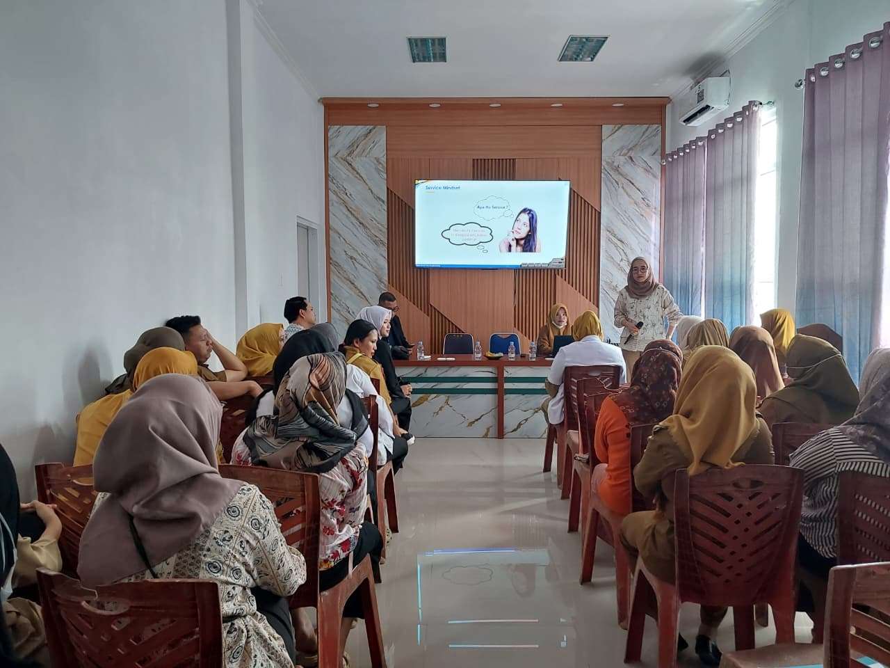 pembahasan capaian SPM triwulan yang dilaksankan oleh kepala puskesmas tempilang